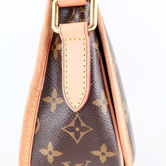Louis Vuitton Monogram Menilmontant PM Crossbody - Picture 6 of 15